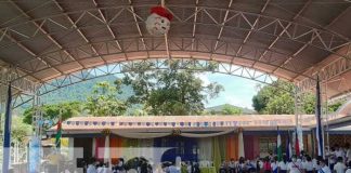 Inauguración de cancha multiusos en una escuela de Río Blanco