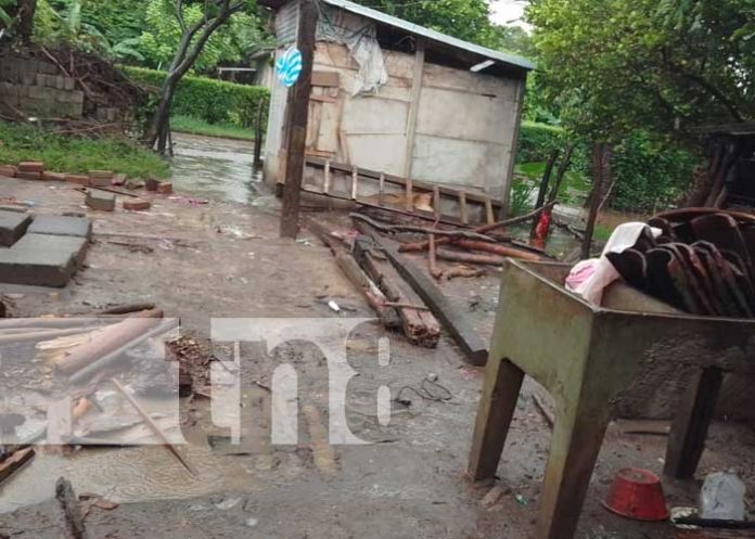 Vivienda colapsa producto de fuertes lluvias en Rivas
