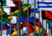 Banderas de países que integran la CELAC