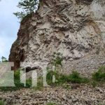 «¡Diosito mi lindo!»: gritos de pavor por derrumbe de cerro en El Rama Derrumbe en el cerro El Rama causa susto en pobladores