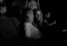 "Lo agarran con la mano en la masa":Capta a su esposo y a la amante en el cine