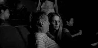 "Lo agarran con la mano en la masa":Capta a su esposo y a la amante en el cine