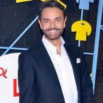 Eugenio Derbez llega a Apple TV+ como mesero en la serie «Acapulco»
