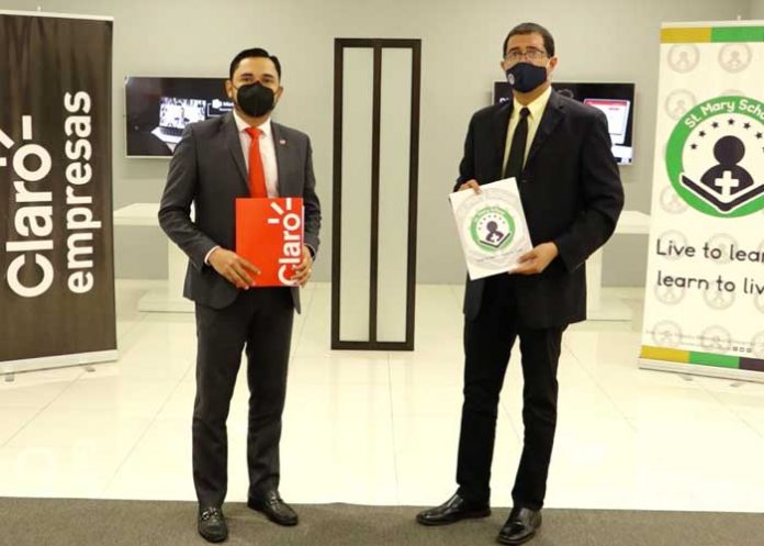 claro-school-02 Firma de convenio entre Claro Nicaragua y St Mary School