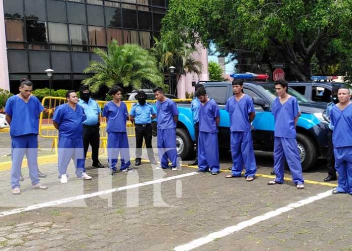 Delincuentes capturados por oficiales de la Policía Nacional