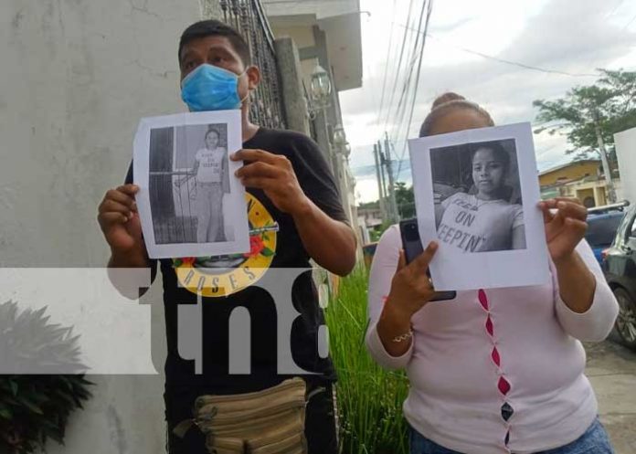 Padres desesperados buscan a su hija desaparecida en Managua