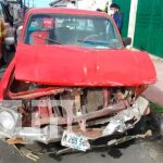 Camioneta con daños materiales