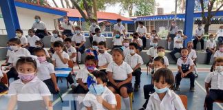 Actividad de educación primaria en honor a los símbolos patrios