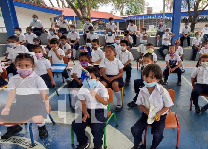 Actividad de educación primaria en honor a los símbolos patrios