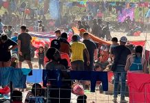 Miles de migrantes acampan bajo un puente en la frontera sur de EE.UU.