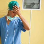 Canadá: Hombre golpeó a enfermera por vacunar contra la covid a su esposa Canadá: Hombre golpeó a enfermera por vacunar contra la covid a su esposa