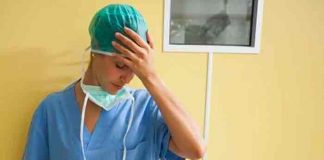 Canadá: Hombre golpeó a enfermera por vacunar contra la covid a su esposa