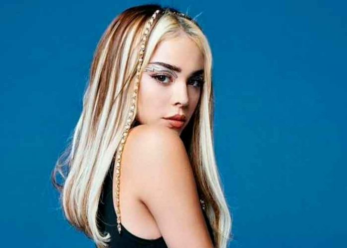 entre1 cantante y actriz mexicana Danna Paola