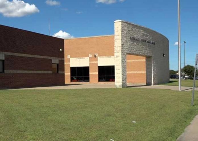 Una mujer muere mientras decidía qué vacuna aplicarse contra el Covid-19