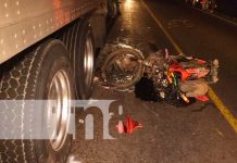 Motociclista impactó contra un furgón y su acompañante resultó herido Impactan contra un furgón y terminan heridos