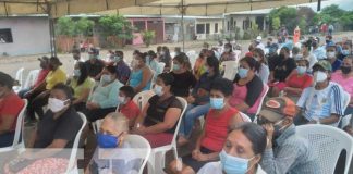 Entrega de títulos de propiedad para familias en Estelí
