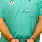 Falso doctor es arrestado