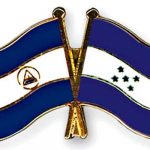 Celebración del 129 aniversario de Sandino en Honduras Bandera de Nicaragua y Honduras