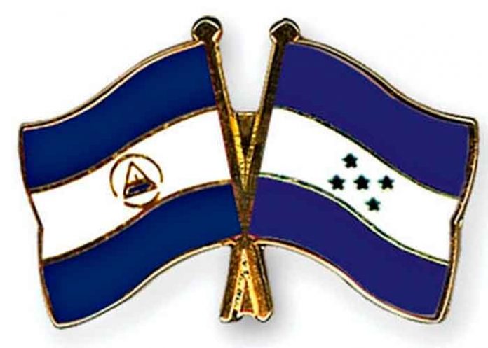 Bandera de Nicaragua y Honduras