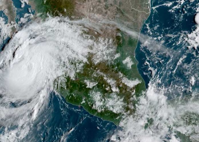 huracan-1 Huracán Olaf apunta al resort mexicano de Los Cabos