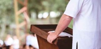 Un Padre ataca a golpes a pastor tras grabarlo manoseando a su hijo
