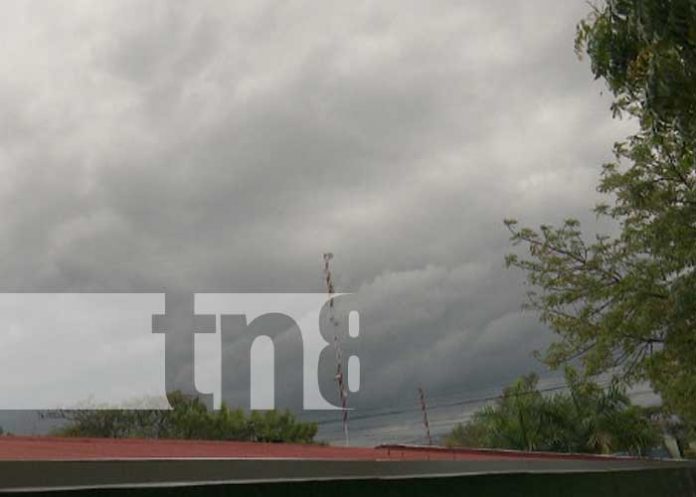 Nubes cargada de lluvias en el cielo de Managua