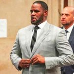 Mujer acusa a R. Kelly de encerrarla, drogarla y violarla