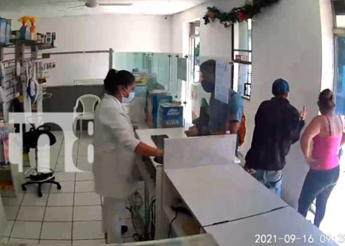 Un video se vuelve viral en las redes sociales al robarle a la vendedora de una farmacia