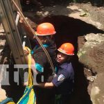 Mujer cae a sumidero en León