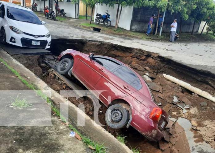 lluvias-managua-hoyo-03 Un gran hoyo surgió en un calle de Managua tras las fuertes lluvias