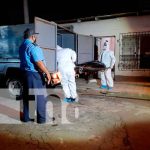 Encuentran muerto a un hombre extranjero en un motel de Managua Personal de Medicina legal retira el cuerpo del motel