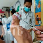 Mayores de 30 a más se vacunan en Masaya
