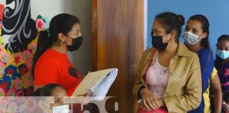Entrega de créditos con Usura Cero a mujeres en Madriz