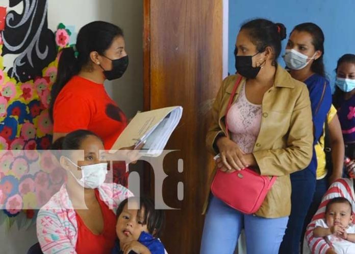 Entrega de créditos con Usura Cero a mujeres en Madriz