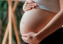 Una mujer embarazada