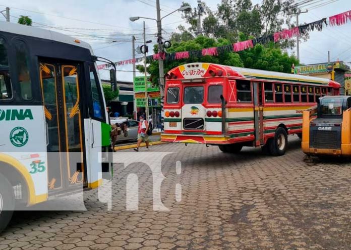mayoreo1 Comerciantes alegres con los proyectos