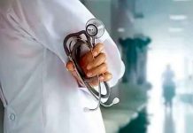 Médico acoso a paciente 30 años menor que él y le propuso "hacer un trio"