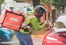 Repartidor da lección a conductor que tiró basura en la calle (VIDEO) Repartidor da lección a conductor que tiró basura en la calle (VIDEO)