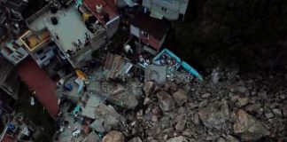 Derrumbe de cerro en México deja al menos dos muertos y 10 desaparecidos.