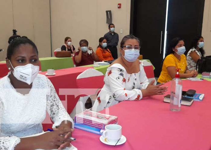 Conferencia de prensa del Ministerio de la Familia