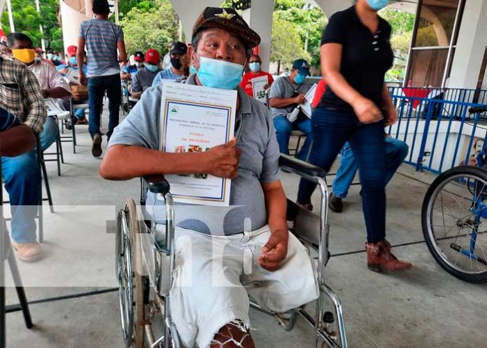 migob3 Entregan títulos de propiedad a desmovilizados del Ejército Nacional