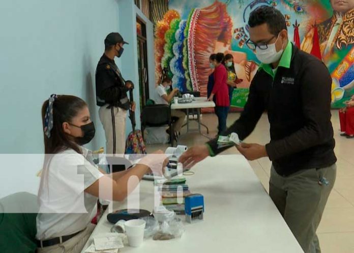 El Ministerio de Educación efectuó el pago en efectivo del salario