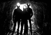 Equipos de emergencias tratan de rescatar a 39 mineros atrapados, Canadá