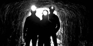 Equipos de emergencias tratan de rescatar a 39 mineros atrapados, Canadá