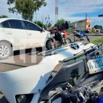 ¡Por los aires! Motociclista sale catapultada tras accidente en Managua Motociclista con severa lesiones