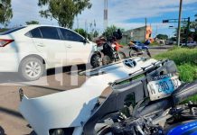 ¡Por los aires! Motociclista sale catapultada tras accidente en Managua Motociclista con severa lesiones