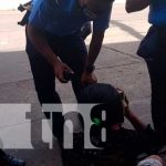 Poco hombre golpea a mujer y le quita el dinero para beber guaro en Bluefields La mujer que se encontraba en la calle en horas de la mañana