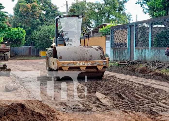Avanza en un 50% proyecto de mejoramiento vial en barrio Santa Ana
