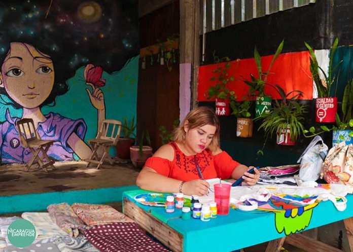 nica-2 Corteza, la marca que convierte los desechos de tela en complementos únicos