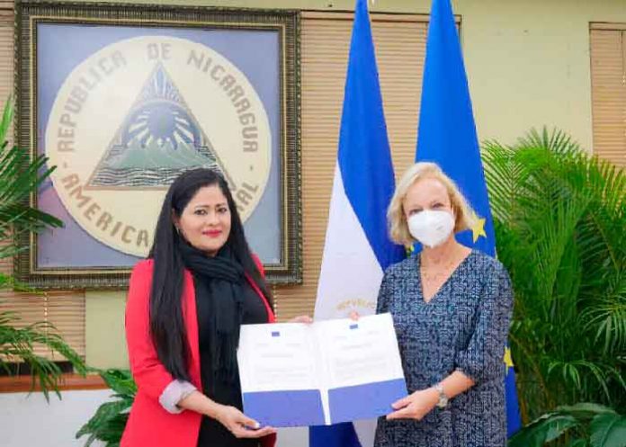 Embajadora de la Unión Europea de presenta copias de estilo